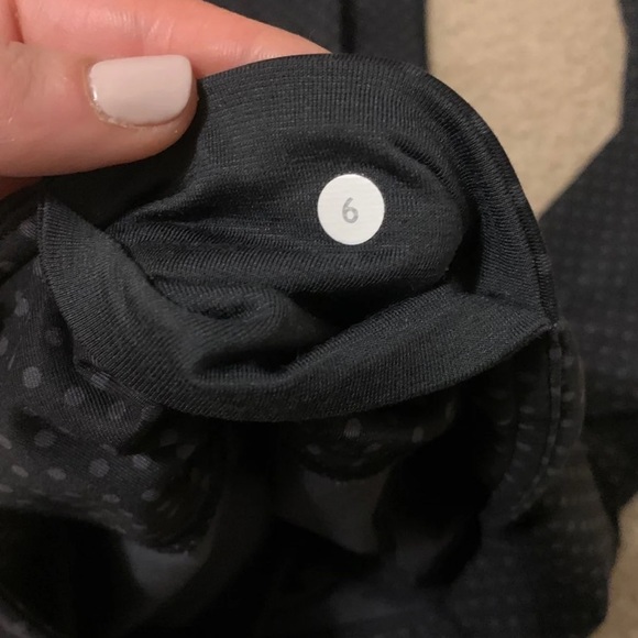 Lululemon leggings size 6 - Picture 4 of 4